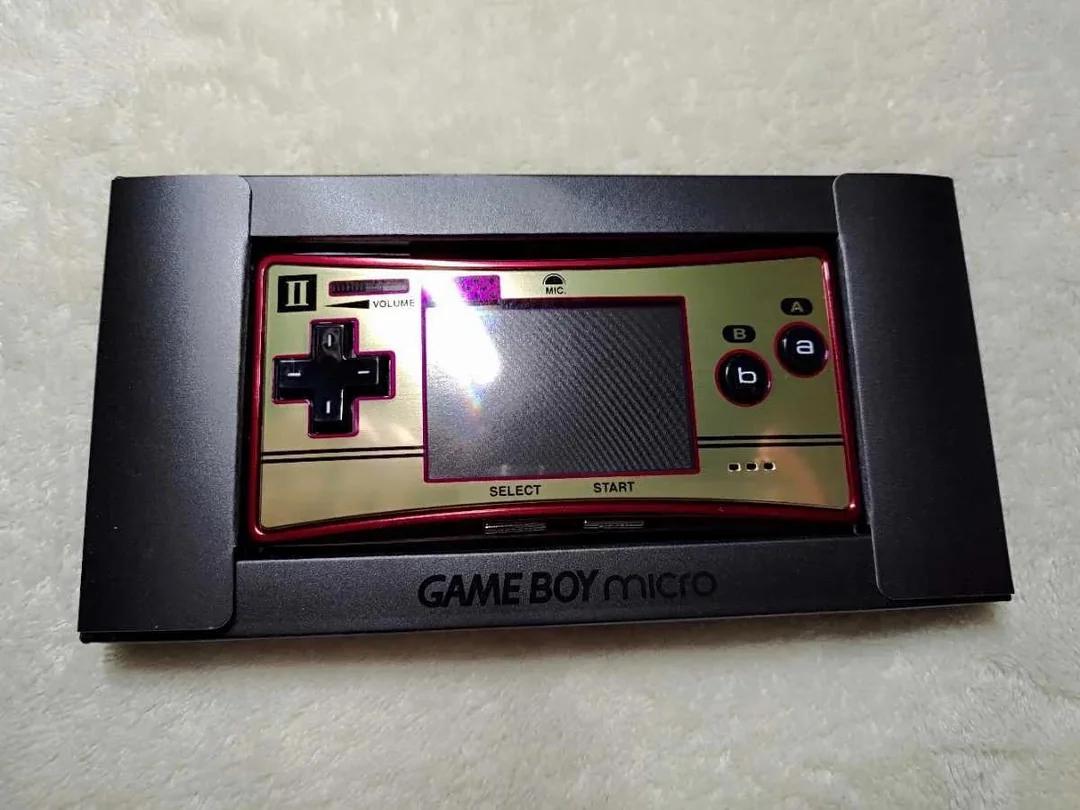 Game Boy Micro Famicom - Game Boy