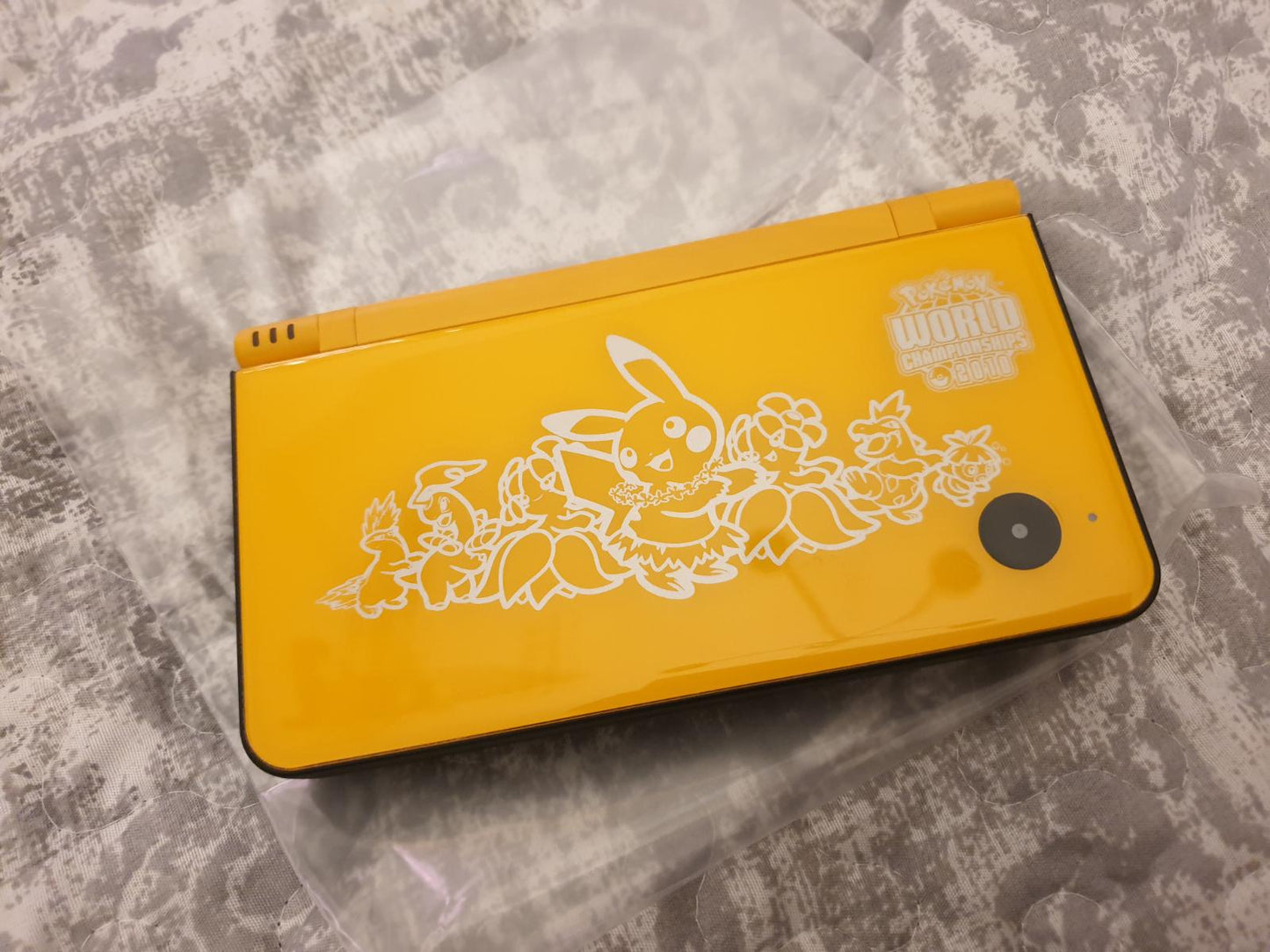 Nintendo DSi XL Pokemon World Championship 2010 - PAL Console [Import]