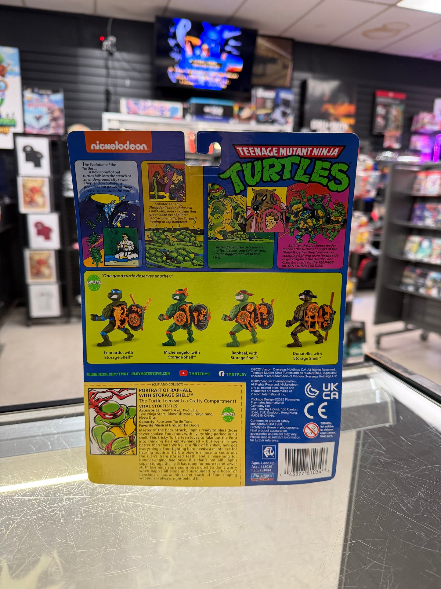 Teenage Mutant Ninja Turtles Classics Raphael Action Figure [with Storage Shell] - Toys